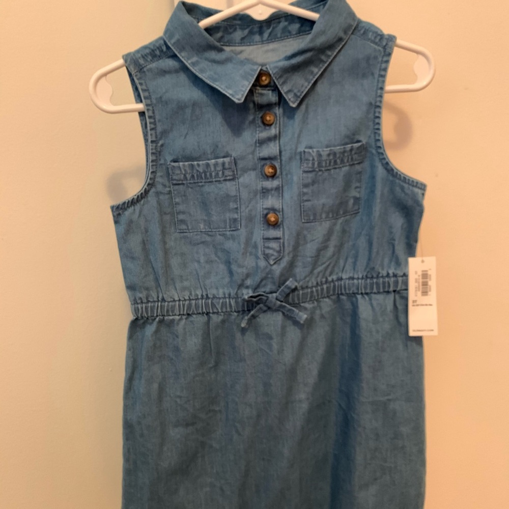 Sleeveless chambray dress with collar